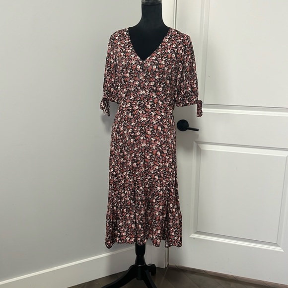 Luxology Floral Print midi Dress with Button Details Short Sleeve size Medium - Picture 1 of 7